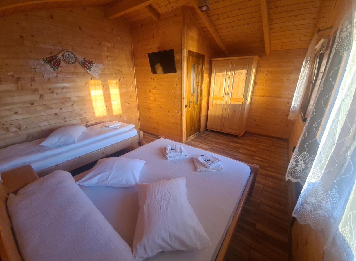 Villa Cabanutele Din Lemn Chiscau Exterior foto